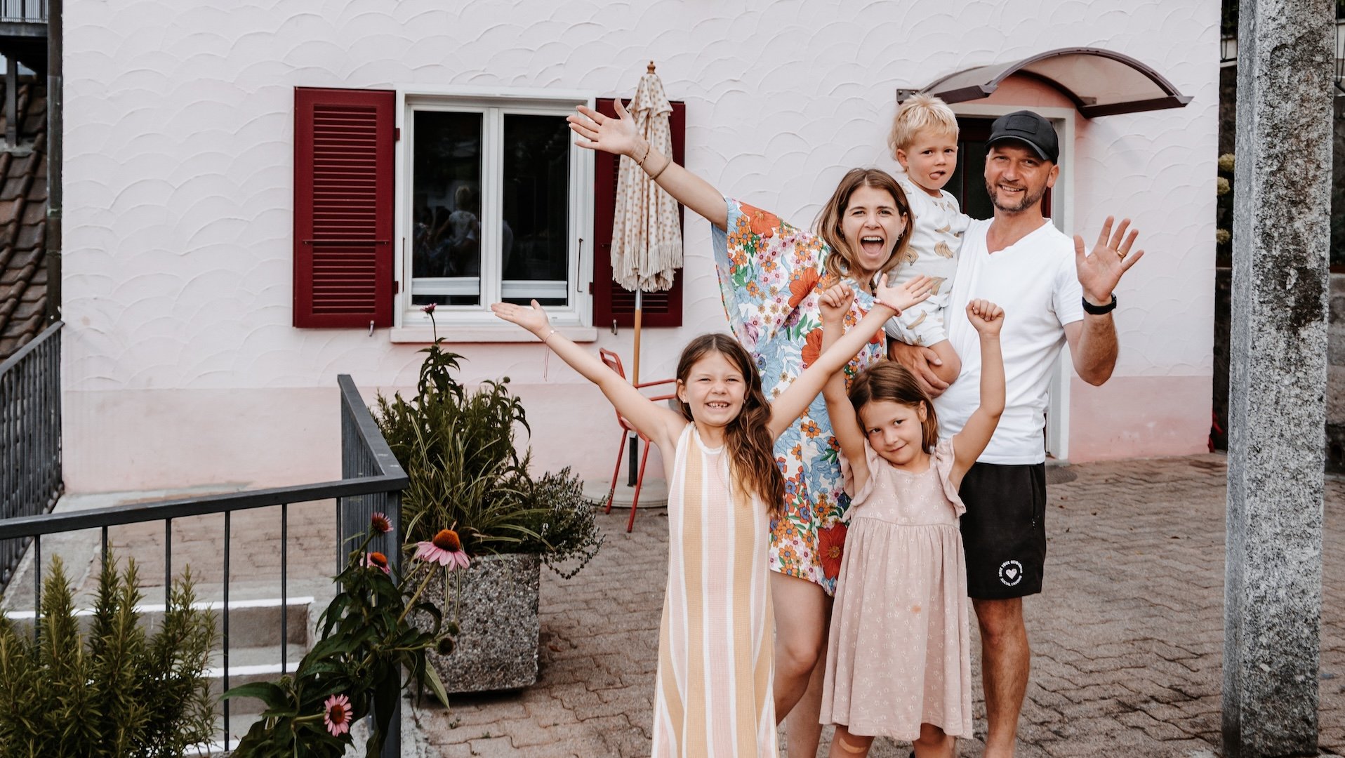 Julia und Devon Martin - Header 2